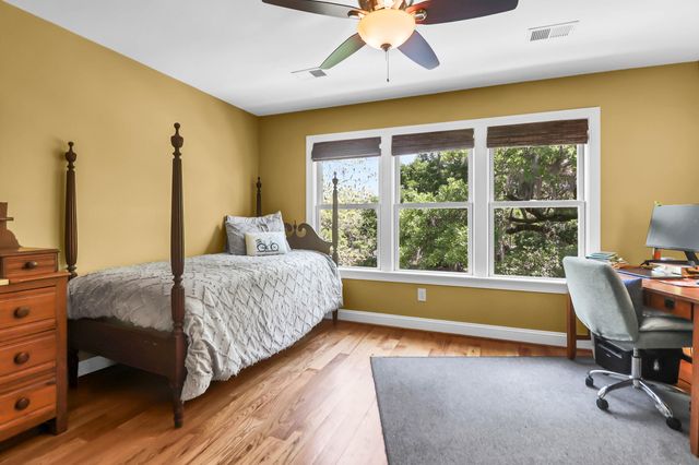 29 Morrison Avenue, Mcclellanville, SC 29458