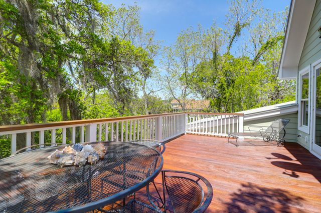 29 Morrison Avenue, Mcclellanville, SC 29458