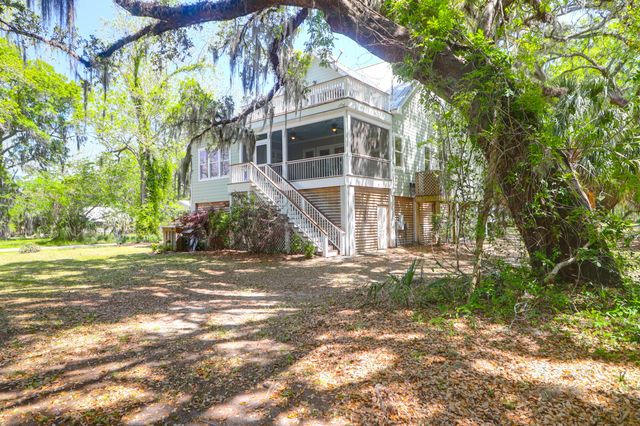 29 Morrison Avenue, Mcclellanville, SC 29458
