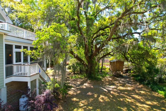 29 Morrison Avenue, Mcclellanville, SC 29458