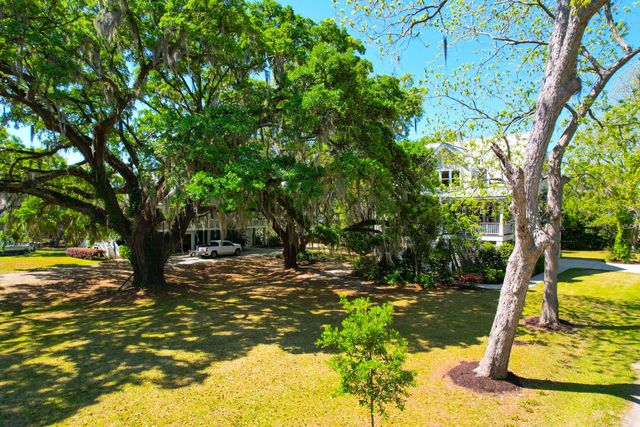 29 Morrison Avenue, Mcclellanville, SC 29458