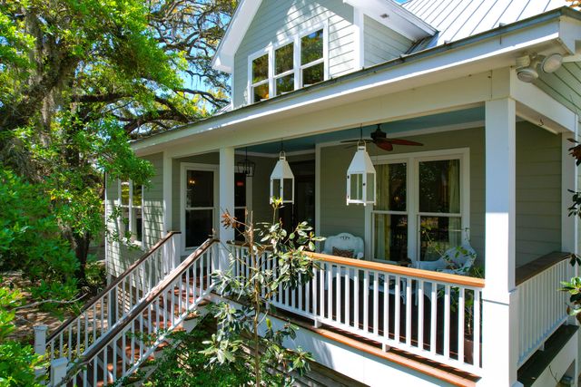 29 Morrison Avenue, Mcclellanville, SC 29458