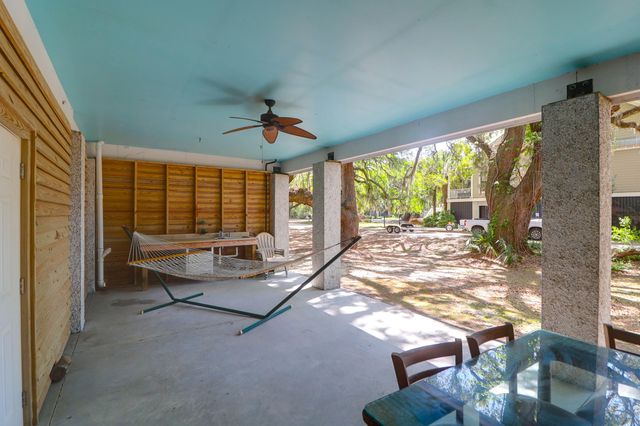 29 Morrison Avenue, Mcclellanville, SC 29458