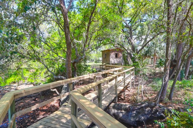 29 Morrison Avenue, Mcclellanville, SC 29458