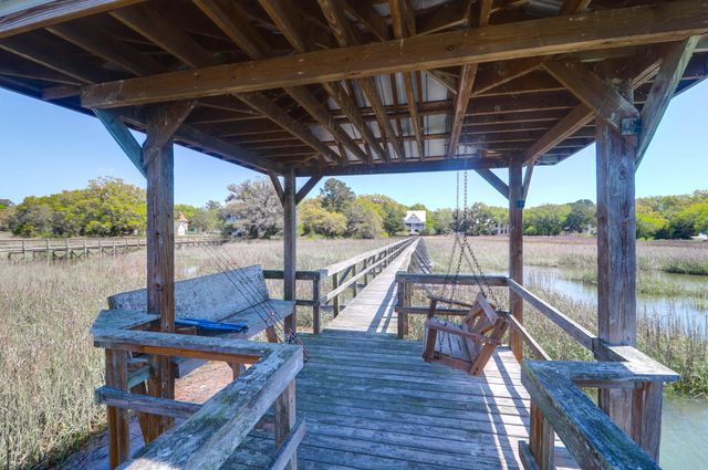 29 Morrison Avenue, Mcclellanville, SC 29458