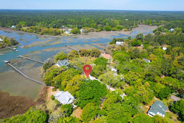 29 Morrison Avenue, Mcclellanville, SC 29458