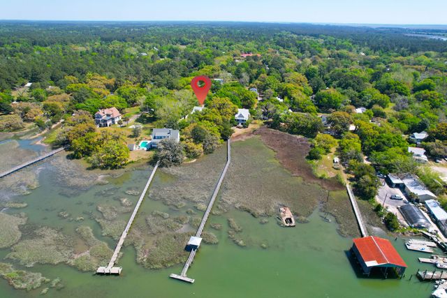 29 Morrison Avenue, Mcclellanville, SC 29458