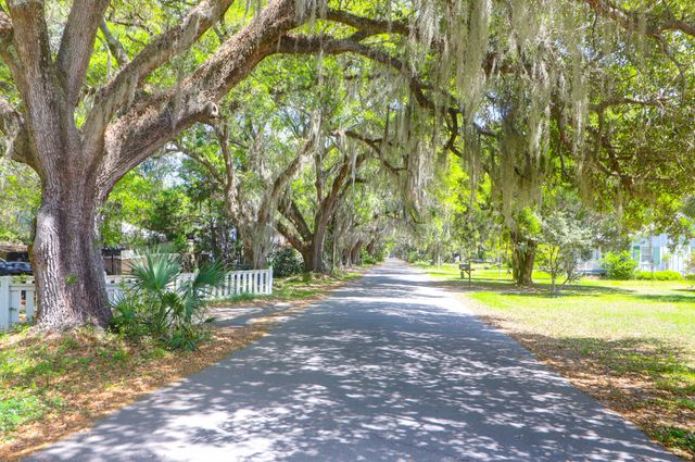 29 Morrison Avenue, Mcclellanville, SC 29458