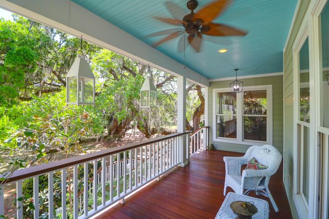 29 Morrison Avenue, Mcclellanville, SC 29458