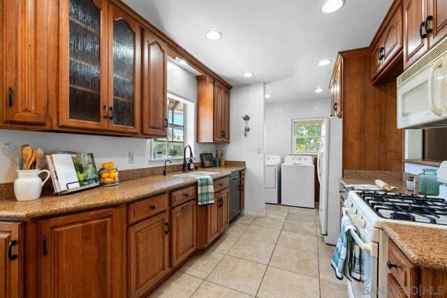 6031 Sinton, La Mesa, CA 91942