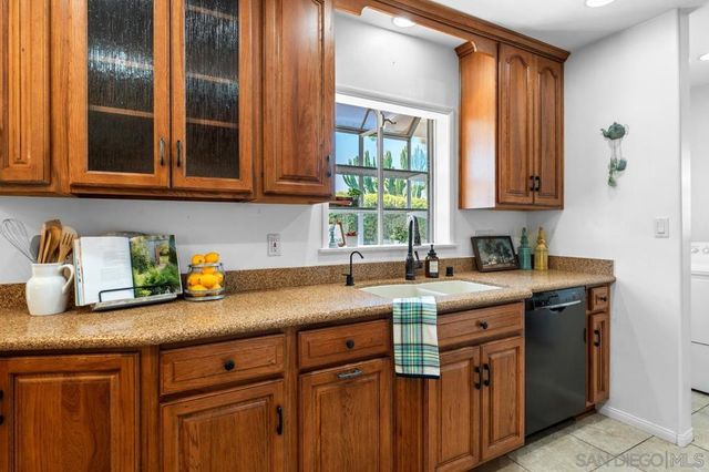 6031 Sinton, La Mesa, CA 91942