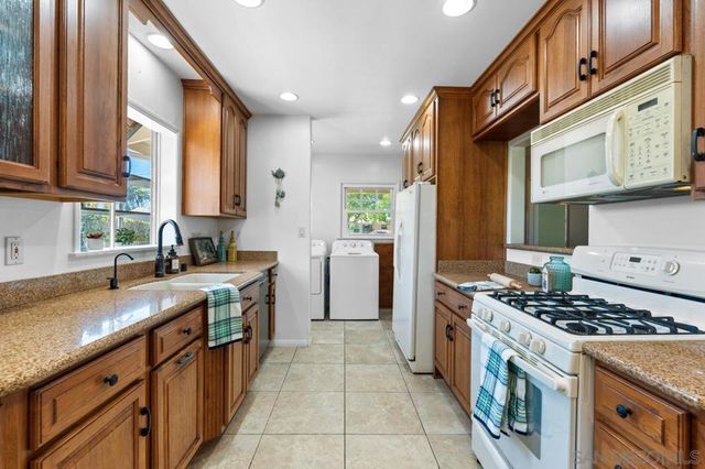 6031 Sinton, La Mesa, CA 91942