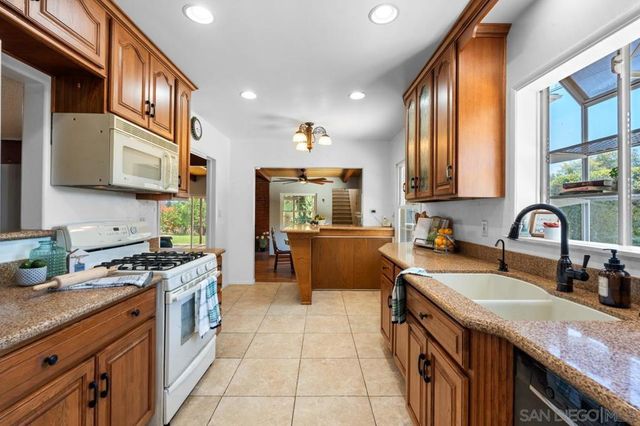 6031 Sinton, La Mesa, CA 91942