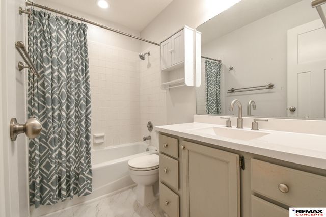 1122 Rockhurst Drive, Lincoln, NE 68510