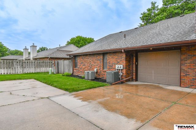 1122 Rockhurst Drive, Lincoln, NE 68510