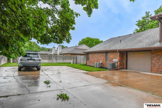 1122 Rockhurst Drive, Lincoln, NE 68510