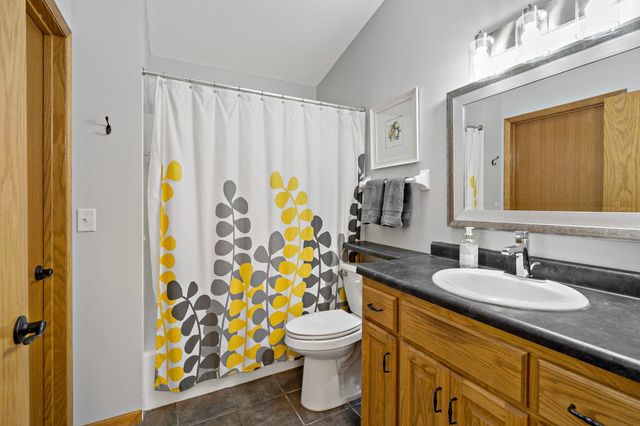 8541 Inverness Lane N, Brooklyn Park, MN 55443