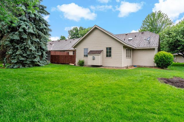 8541 Inverness Lane N, Brooklyn Park, MN 55443
