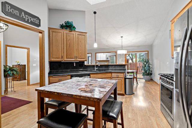 8541 Inverness Lane N, Brooklyn Park, MN 55443