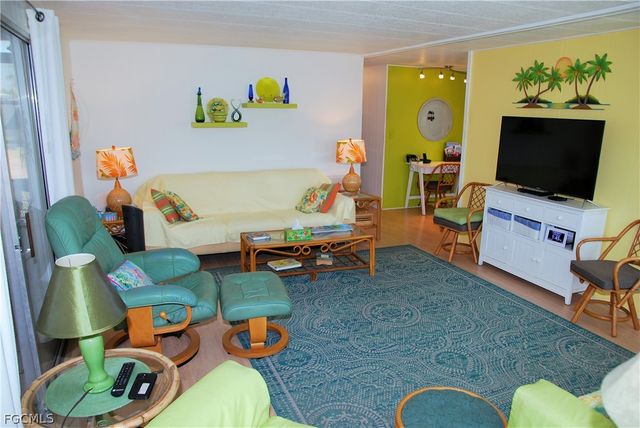 107 Snead DR, North Fort Myers, FL 33903