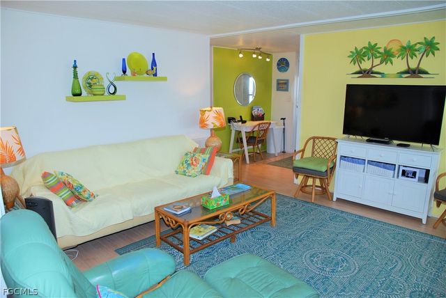 107 Snead DR, North Fort Myers, FL 33903