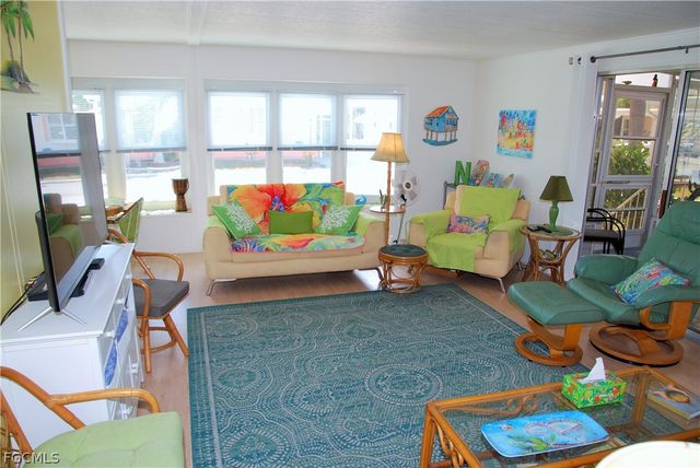 107 Snead DR, North Fort Myers, FL 33903