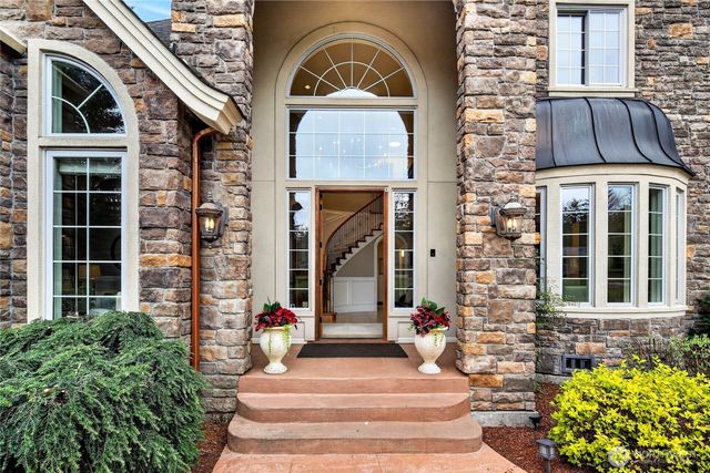 23011 257th Avenue SE, Maple Valley, WA 98038