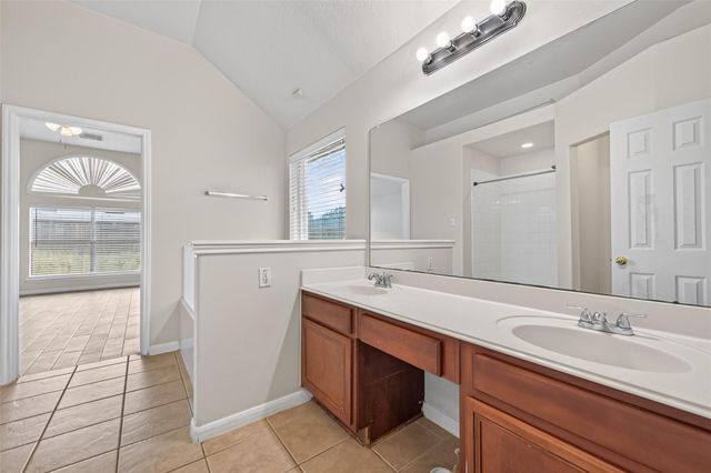 9127 N Ferndale Place Drive, Houston, TX 77064