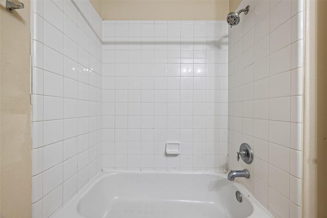 9127 N Ferndale Place Drive, Houston, TX 77064