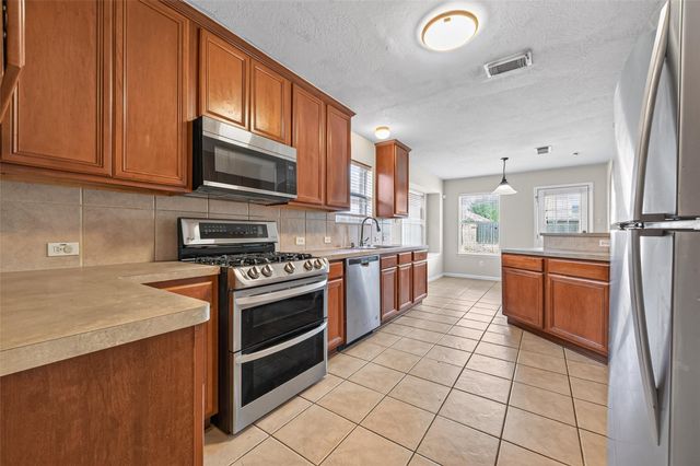 9127 N Ferndale Place Drive, Houston, TX 77064