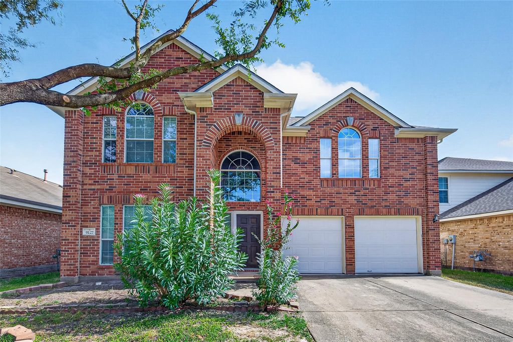 9127 N Ferndale Place Drive, Houston, TX 77064