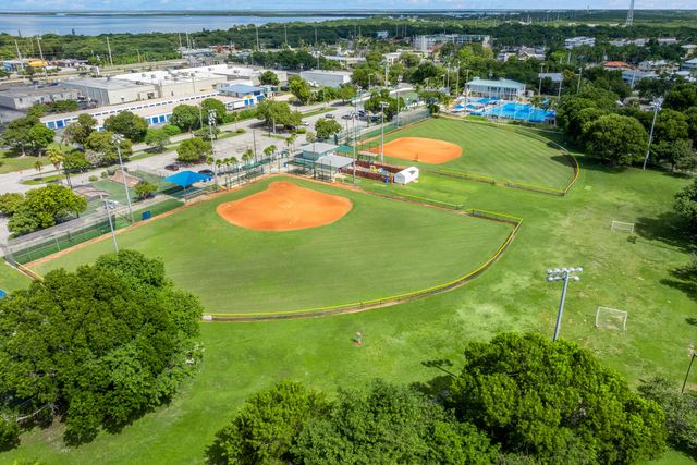 184 Bahama Avenue, Key Largo, FL 33037