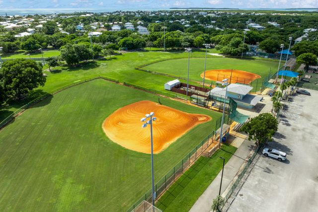 184 Bahama Avenue, Key Largo, FL 33037