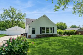 3811 E 30th Street, Des Moines, IA 50317