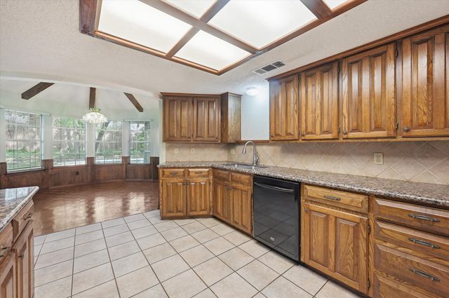 2900 Greenbrook Drive, Arlington, TX 76016