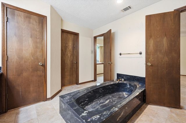 2900 Greenbrook Drive, Arlington, TX 76016