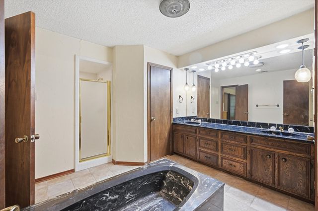 2900 Greenbrook Drive, Arlington, TX 76016