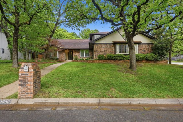 2900 Greenbrook Drive, Arlington, TX 76016