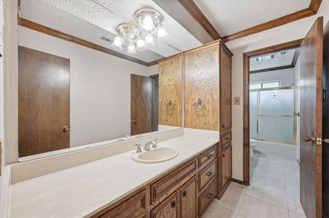 2900 Greenbrook Drive, Arlington, TX 76016