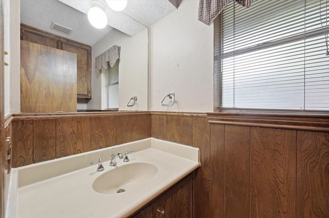 2900 Greenbrook Drive, Arlington, TX 76016