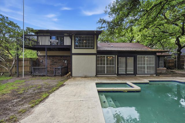 2900 Greenbrook Drive, Arlington, TX 76016