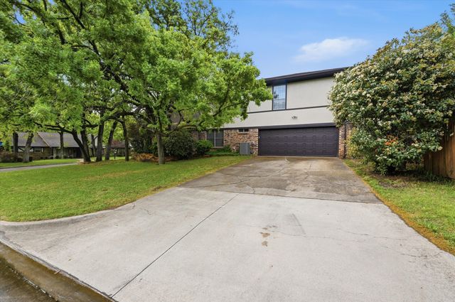 2900 Greenbrook Drive, Arlington, TX 76016