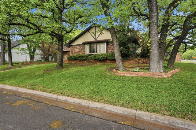2900 Greenbrook Drive, Arlington, TX 76016