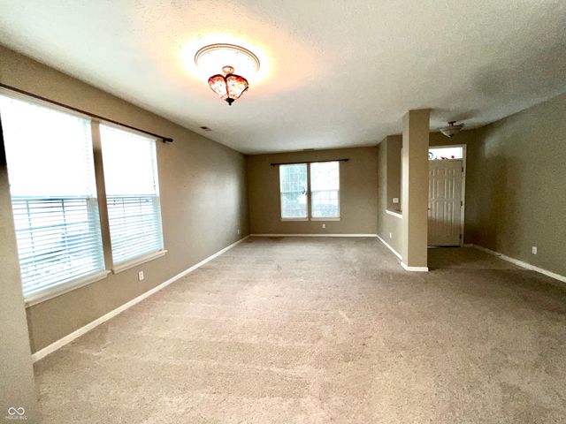 6682 Amherst Way, Zionsville, IN 46077