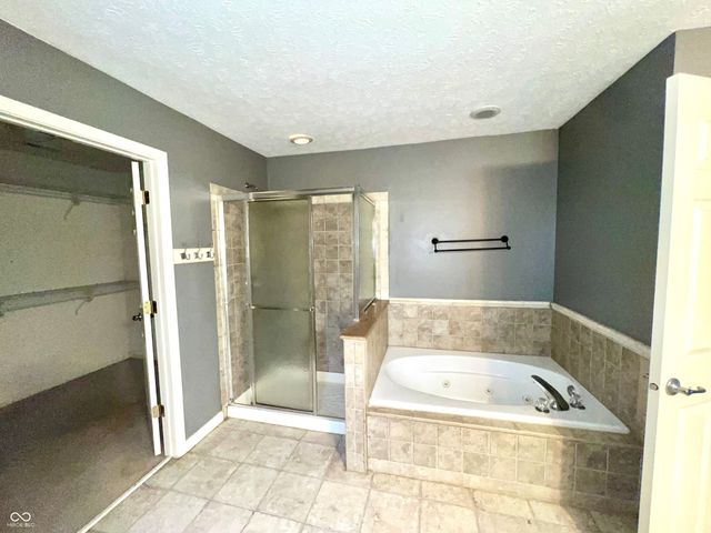 6682 Amherst Way, Zionsville, IN 46077