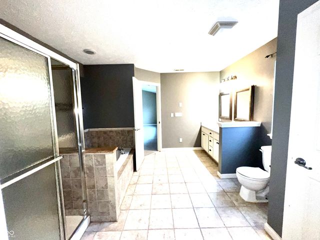 6682 Amherst Way, Zionsville, IN 46077