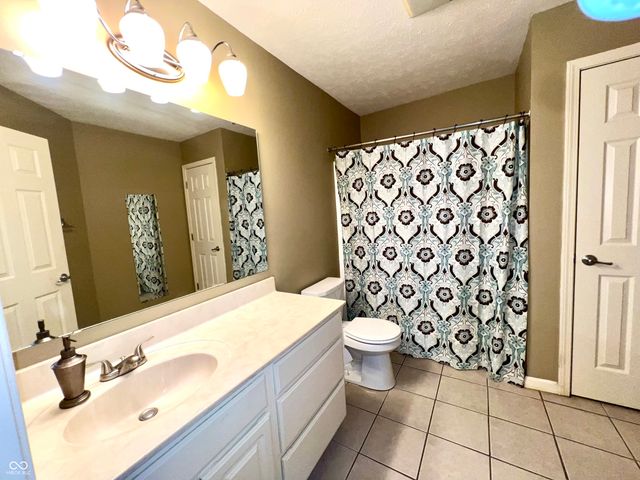 6682 Amherst Way, Zionsville, IN 46077