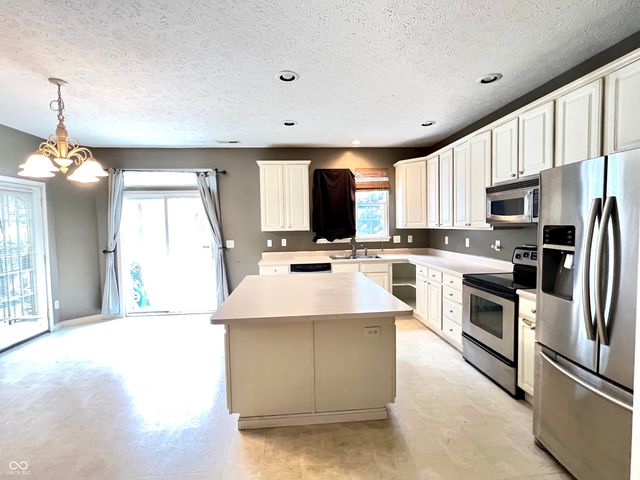 6682 Amherst Way, Zionsville, IN 46077