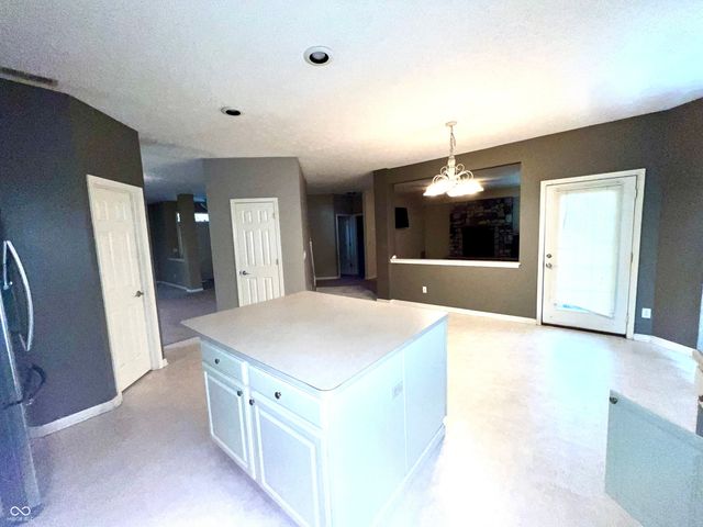 6682 Amherst Way, Zionsville, IN 46077