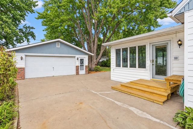 404 15th Street W, Hastings, MN 55033